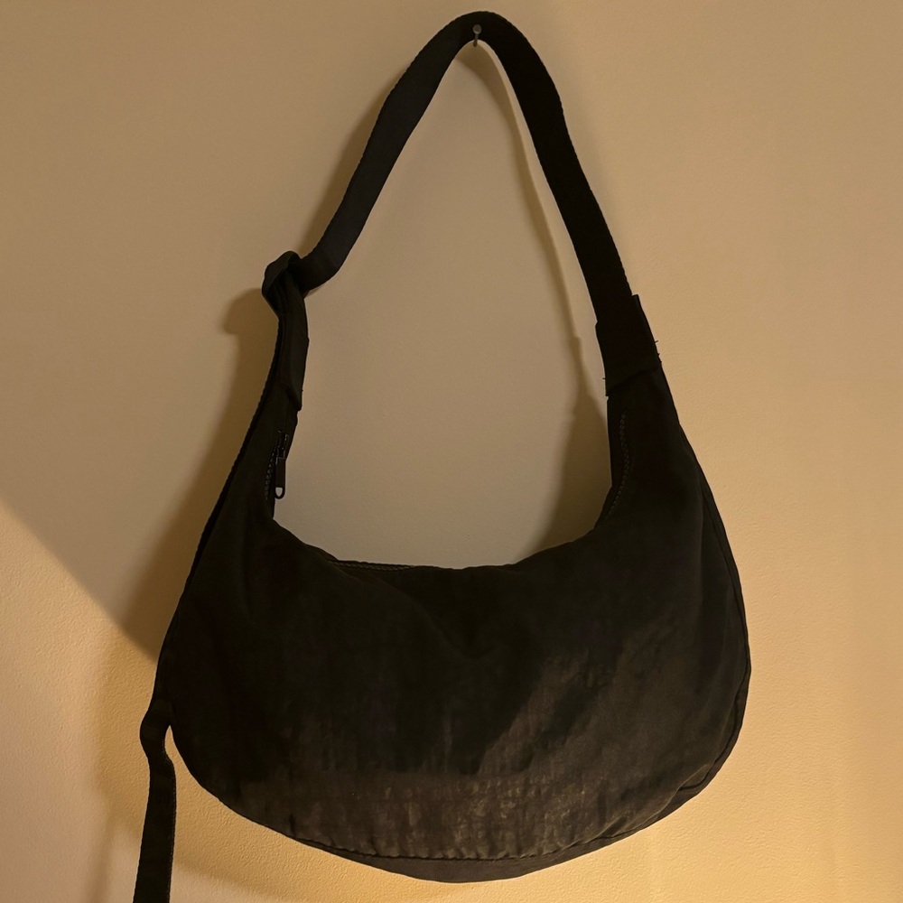 BAGGU black Medium Crescent Hobo 🖤🌙